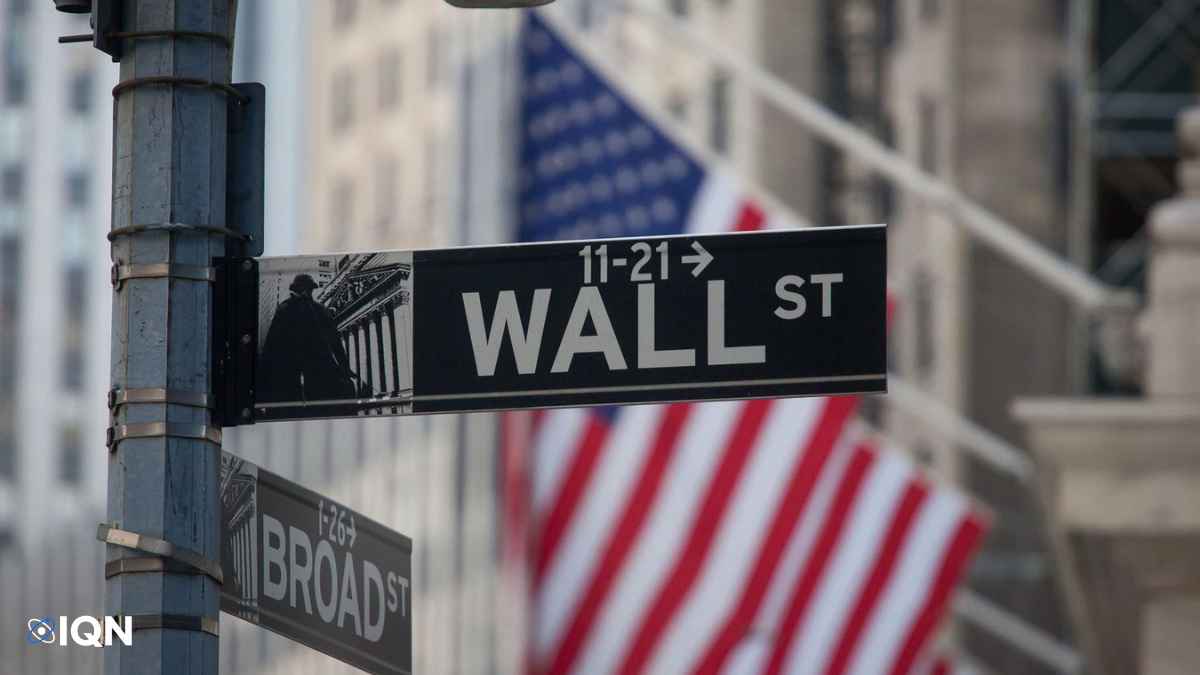 Wall Street ends mixed as rate hike bets rise and Oracle slides on data center report