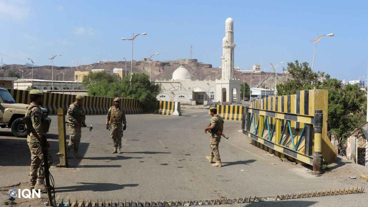 Houthi missiles hit Yemen’s presidential palace in Aden, killing two guards